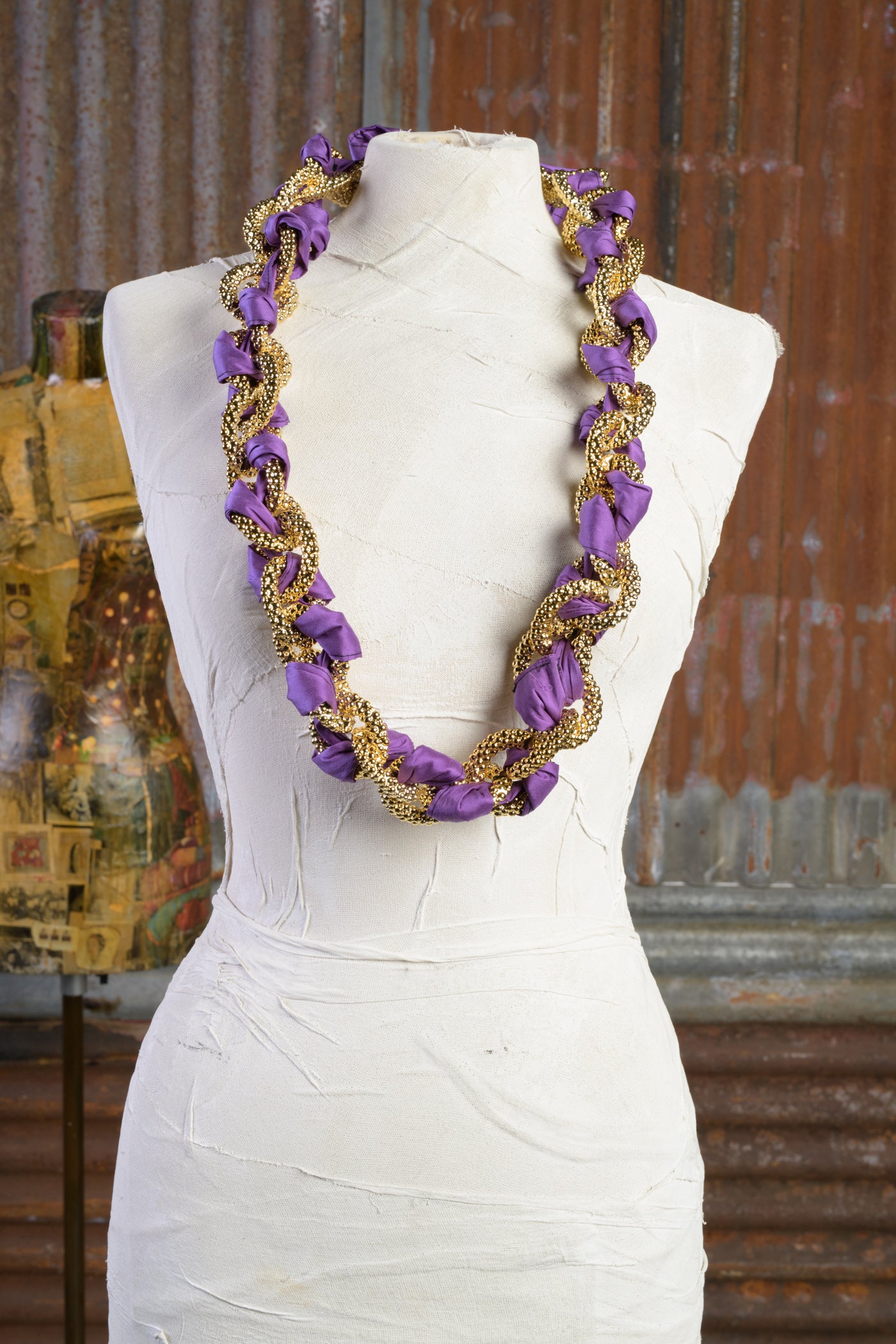 Double Twisted Necklace with Interwoven Chain and Silk
